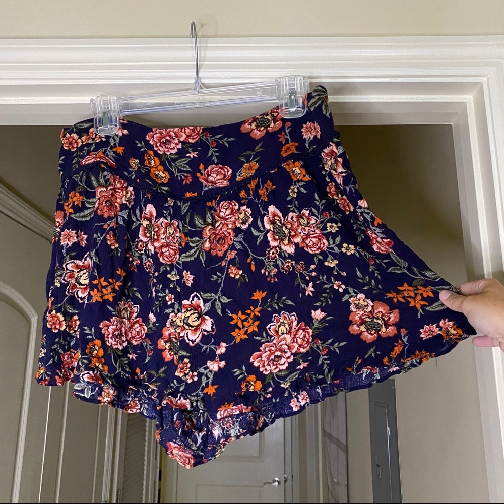 American Eagle Navy Floral Shorts💙